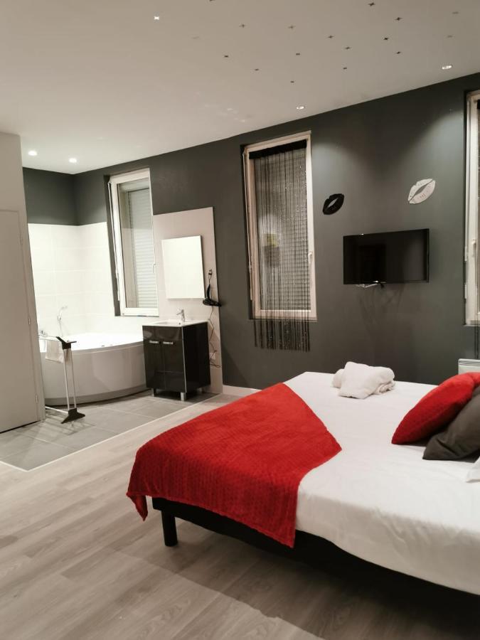 Gris - - Balneo-jaccuzi * Marseilles